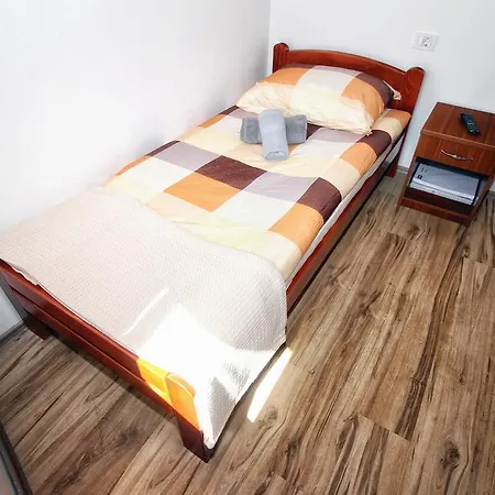 Holiday Homes Marta 度假居 *