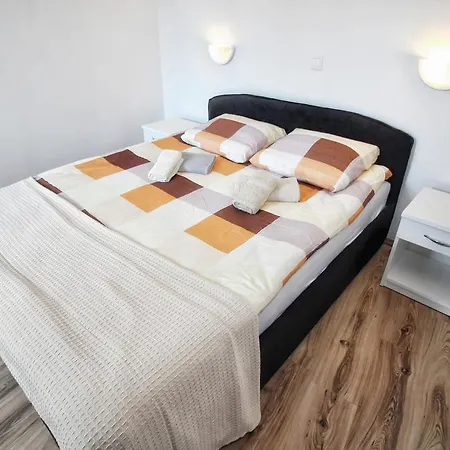 Holiday Homes Marta * 罗维尼